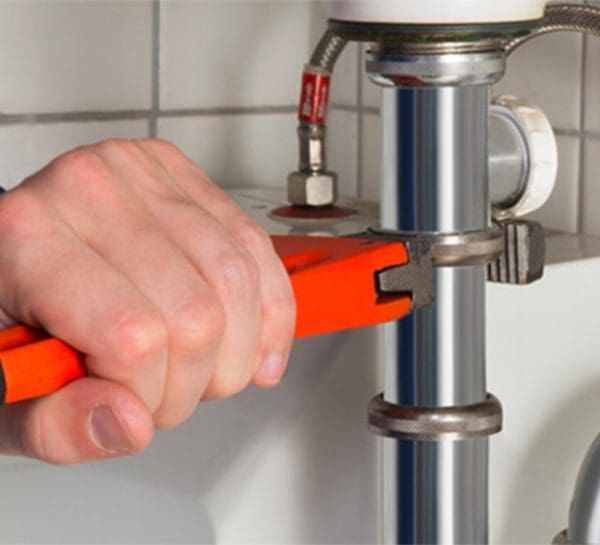 What Is the Difference Between a Licensed Plumber and a Handyman?